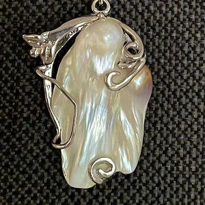 Genuine mother of pearl necklace!